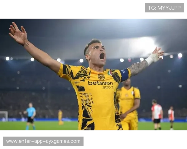 国际米兰劳塔罗补射创造决定性破门机会 国际米兰劳塔罗补射创造决定性破门机会