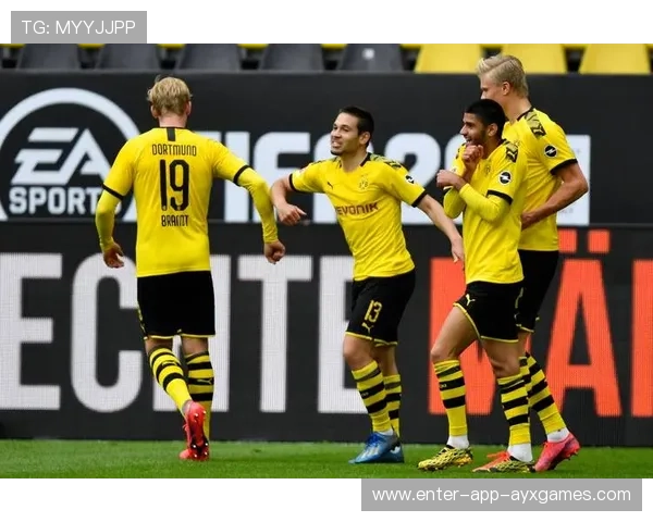 多特蒙德外线连动打开禁区深处