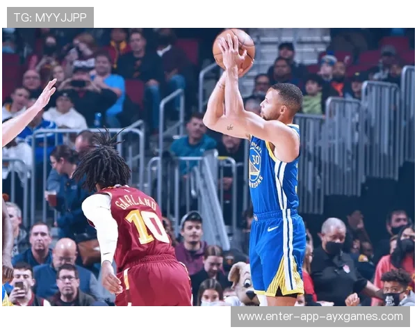 库里连中关键三分,勇士主宰末节 库里连中关键三分,勇士主宰末节