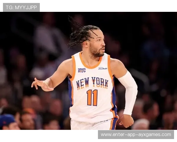 尼克斯靠布伦森稳住收官,主场掌声不断