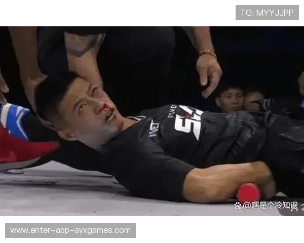 世界拳击夜惊现一拳逆天重击,对手倒地10秒不起