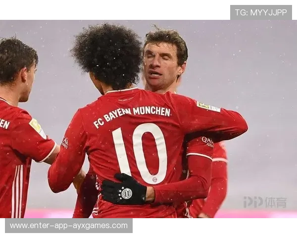 拜仁反击中穆勒精准回传助攻莱万建功