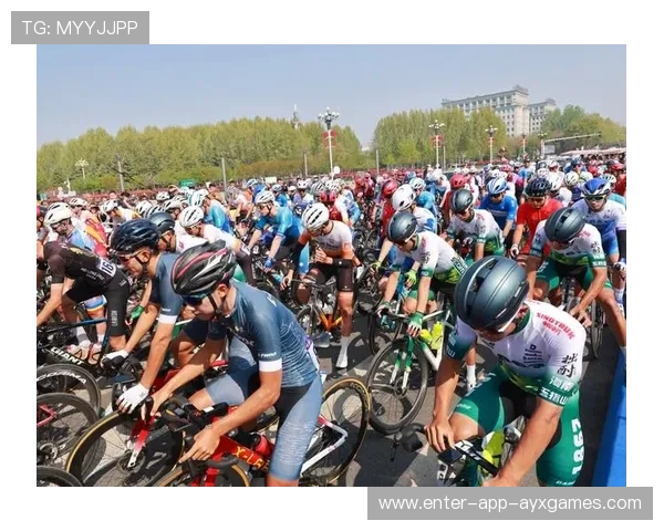 自行车联赛冲刺阶段竞争白热化,分秒必争,自行车比赛 自行车联赛冲刺阶段竞争白热化,分秒必争,自行车比赛